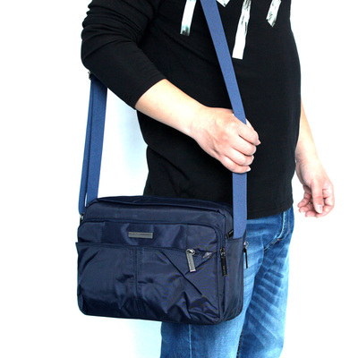单肩防水休闲公文包背包商务