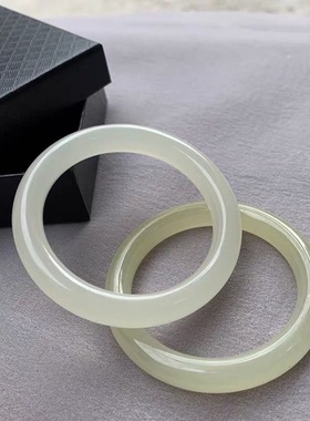 青白玉手镯 女士细圆条美人镯 阿富汗羊脂白玉圆条手镯 玉石手镯