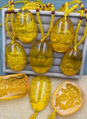 内雕心经千手观音仿金珀琥珀阴雕吊坠项链景区直播货源水滴佛项链