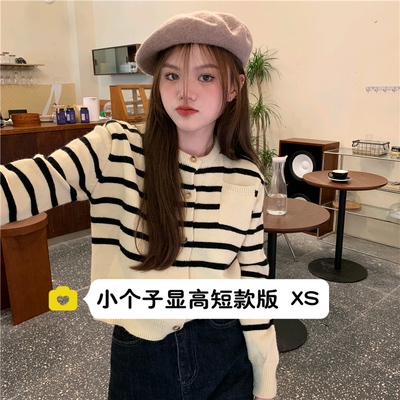 显高穿搭150cm韩风条纹针织上衣