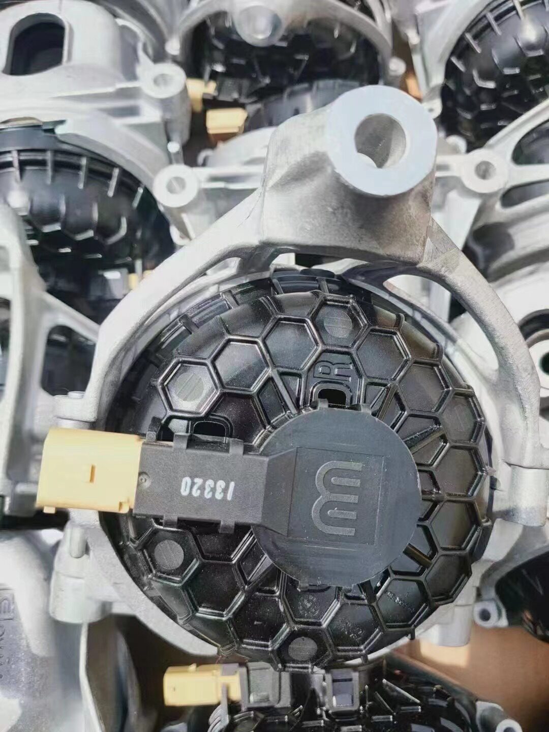 奥迪A4L/A5/A6L/Q5L/Q7/发动机鸡爪垫