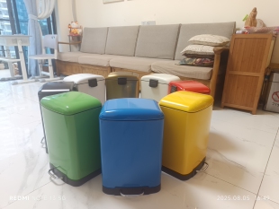 金色黑色白色不锈钢办公室酒店公司家庭高尚脚踏有盖静音垃圾桶