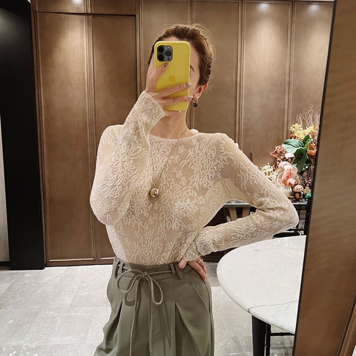 关店清仓-春秋性感镂空蕾丝毛衣女薄款亮丝针织打底衫别致小上衣
