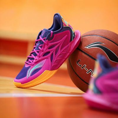 李宁闪击12男子?科技回弹