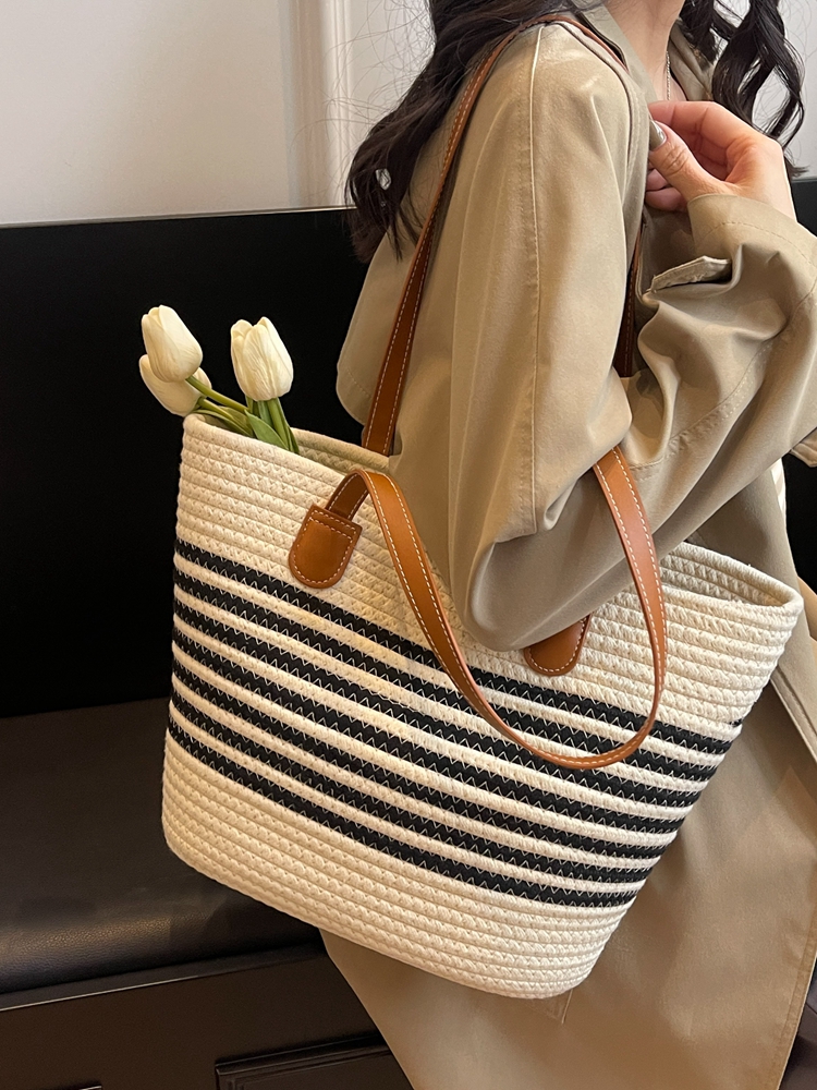 Straw Bag Bag Women's Large Capacity 2024 New Summer Versatile One Shoulder Tote Bag Seaside Resort Beach Woven Bag