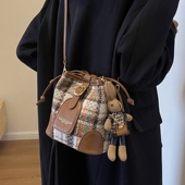 毛呢格子包包女2025新款 时尚 复古通勤包高级感百搭小众斜挎水桶包