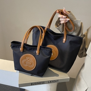 大容量托特包包女2025新款秋冬时尚通勤单肩大包休闲牛津布手提袋