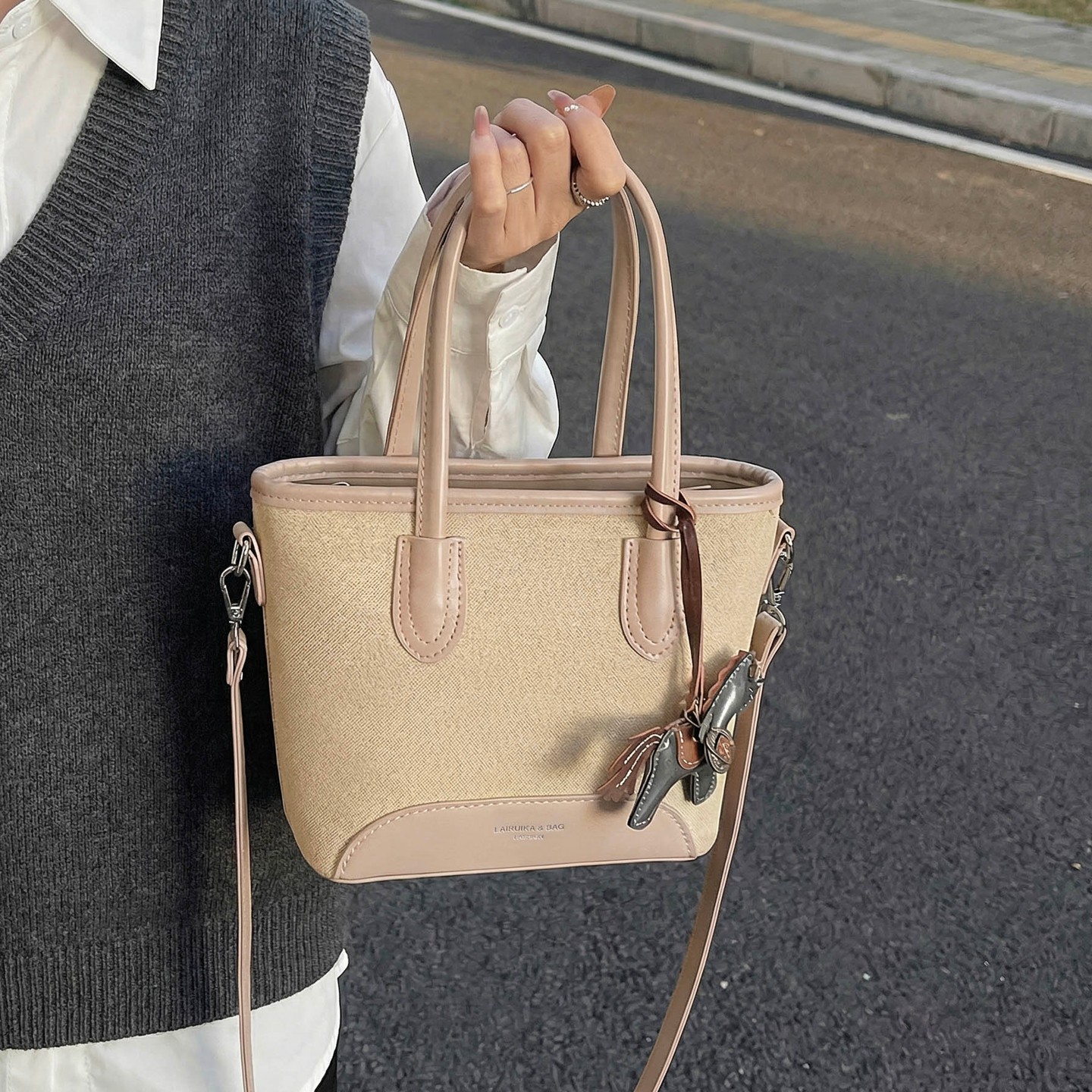 今年流行小包包女2026新款休闲百搭帆布斜挎包时尚撞色手提水桶包,箱包皮具/热销女包/男包,通用款女包,淘宝优惠券,粉丝福利购,淘宝优惠卷