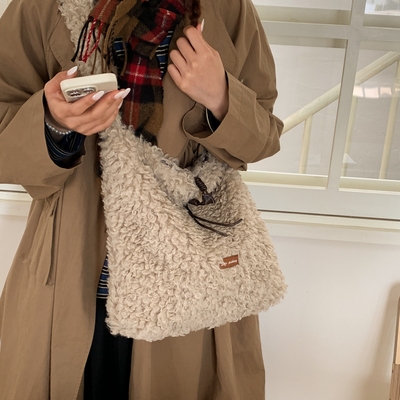 毛绒包大容量通勤斜挎托特包