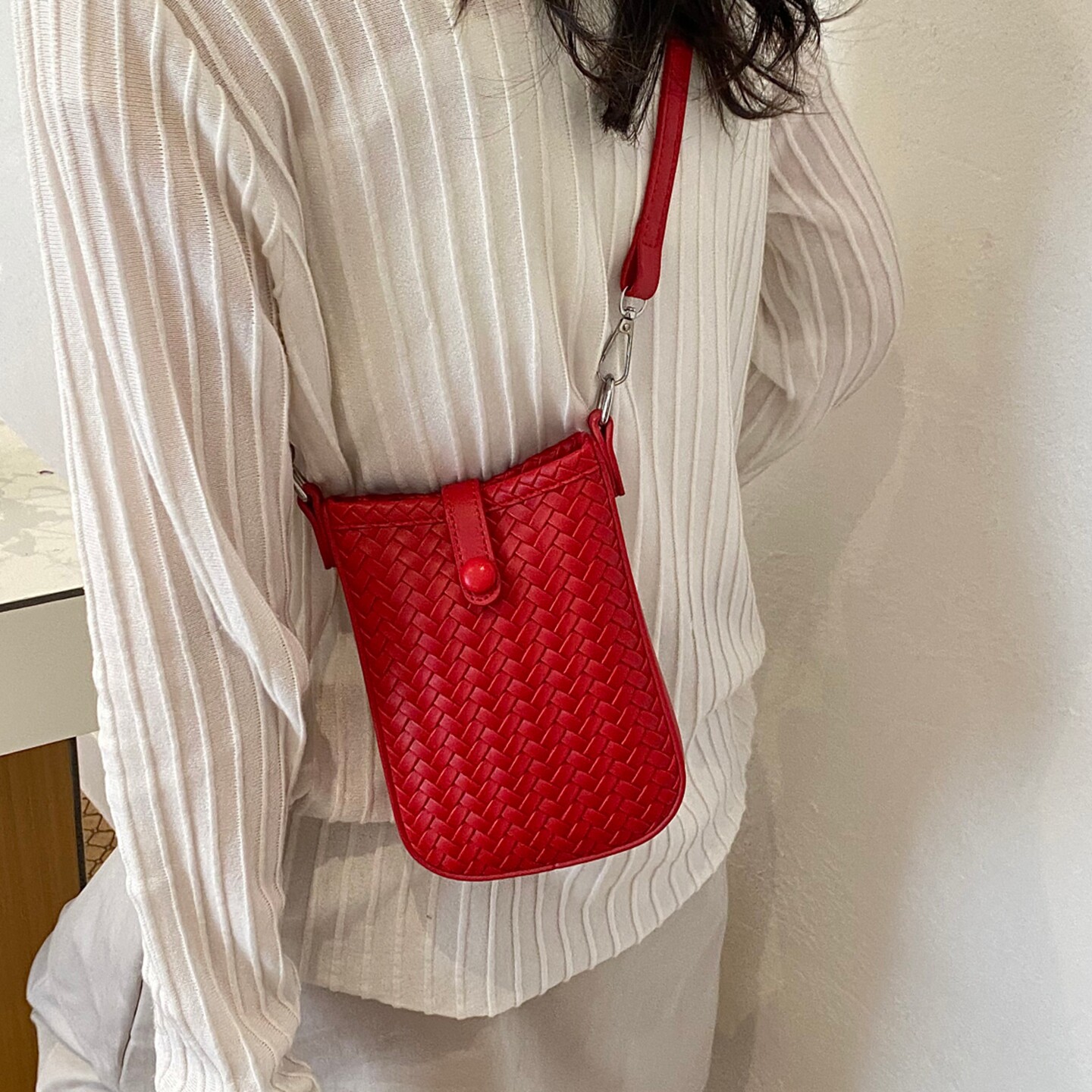 红色编织零钱包女士2026新款夏季时尚百搭斜挎随身小包迷你手机包