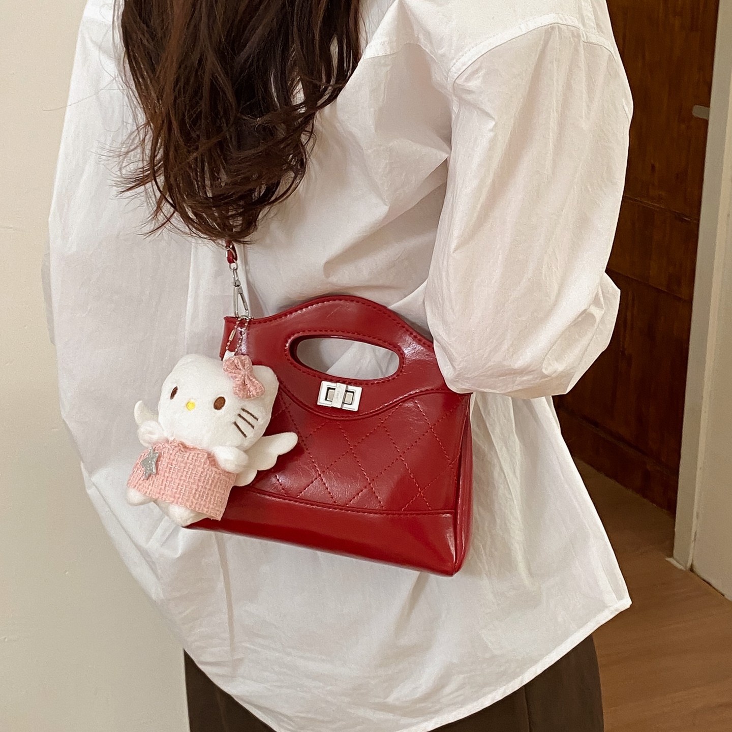 新年红色小包包女2026新款时尚超火菱格链条斜挎包爆款手提小方包,箱包皮具/热销女包/男包,通用款女包,淘宝优惠券,粉丝福利购,淘宝优惠卷