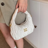 褶皱月牙包包女2025新款 潮高级质感百搭斜挎包小众设计手提法棍包