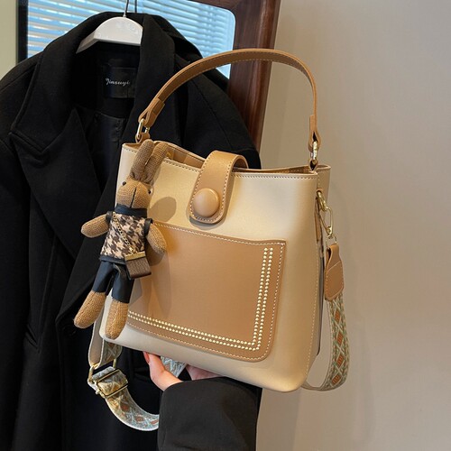 时尚百搭斜挎包休闲手提水桶包