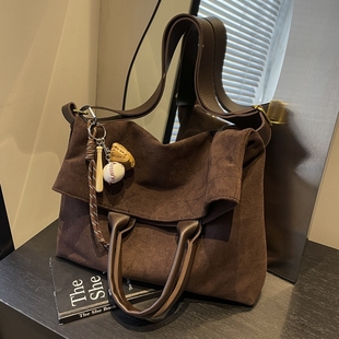 秋冬复古麂皮绒包包女士2025新款大容量斜挎包外出通勤手提托特包