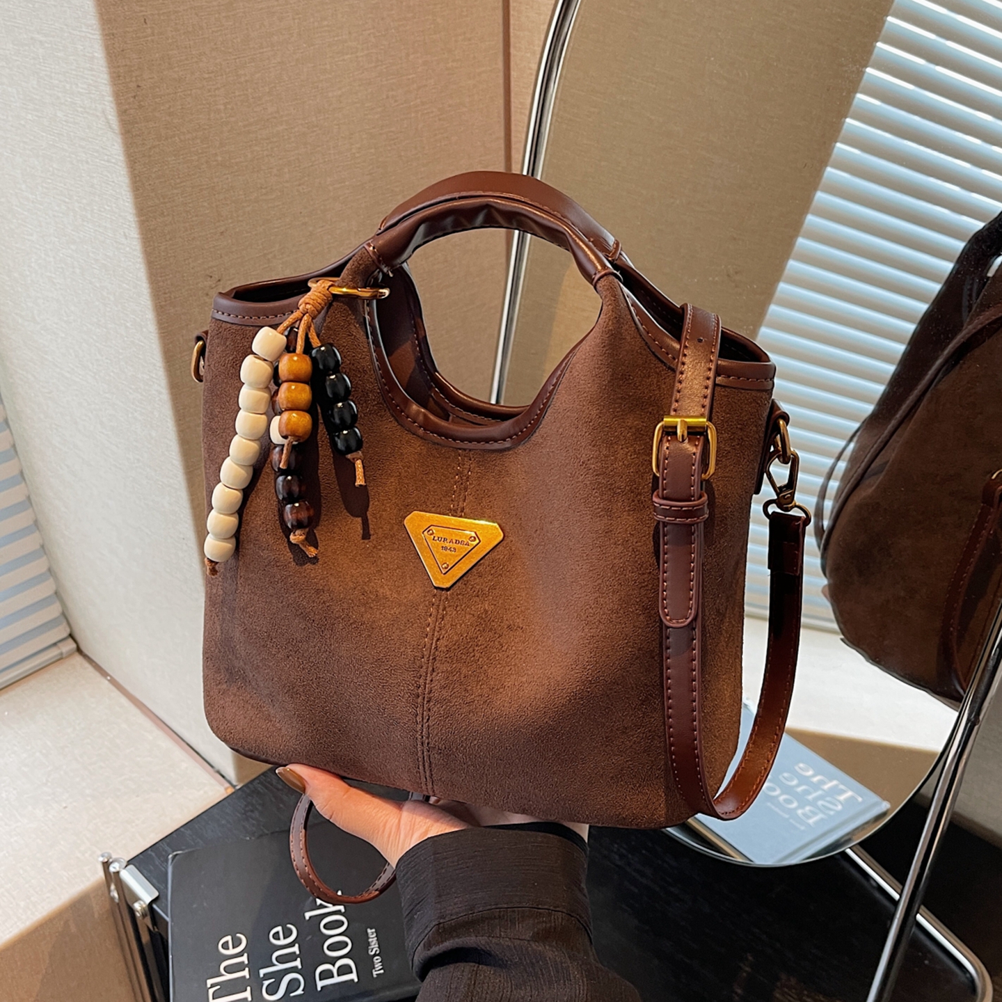 高级感复古斜挎包超火手提水桶包