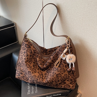复古豹纹麂皮绒包包女大容量通勤斜挎托特包秋冬季百搭流行单肩包