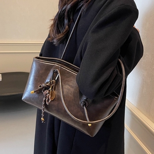 高级质感大容量包包女2025新款秋冬复古通勤单肩腋下包软皮托特包