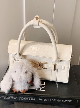 高级感鳄鱼纹包包女士2026新款时尚百搭超火斜挎包爆款手提小方包