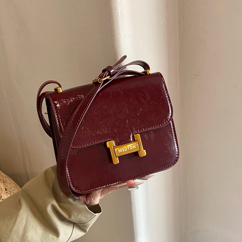 红色包包时尚流行单肩斜跨小方包