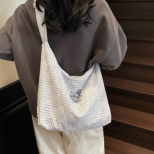 韩系休闲格子帆布包包女大容量慵懒风单肩包大学生通勤斜挎托特包