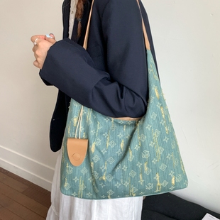 松弛感大容量通勤包包女2026新款 潮休闲帆布托特包学生上课单肩包