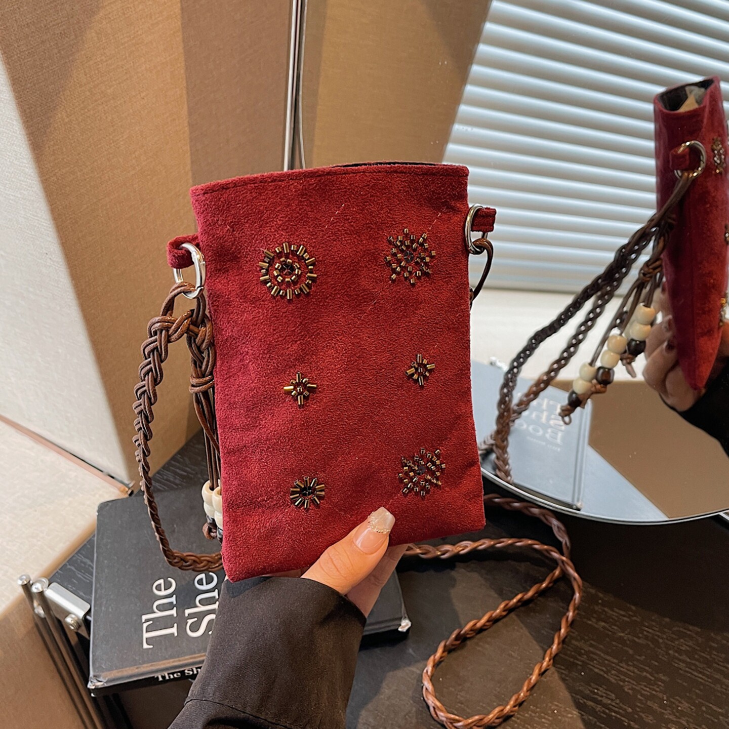 小众铆钉刺绣小包包女夏2026新款新中式复古百搭斜挎手机包零钱包