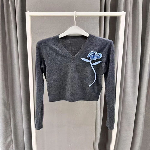 赵丽颖同款玫瑰胸花V领毛针织衫