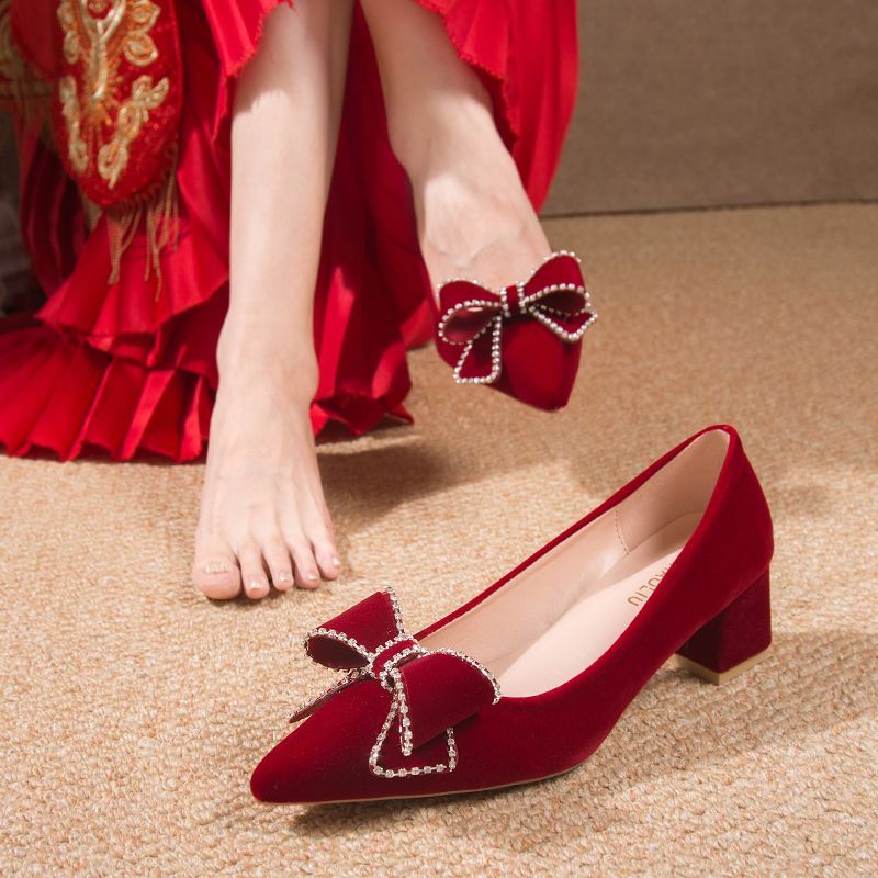 新娘结婚鞋礼服婚纱秀禾鞋女2024新款酒红色粗跟高跟不累脚孕妇鞋
