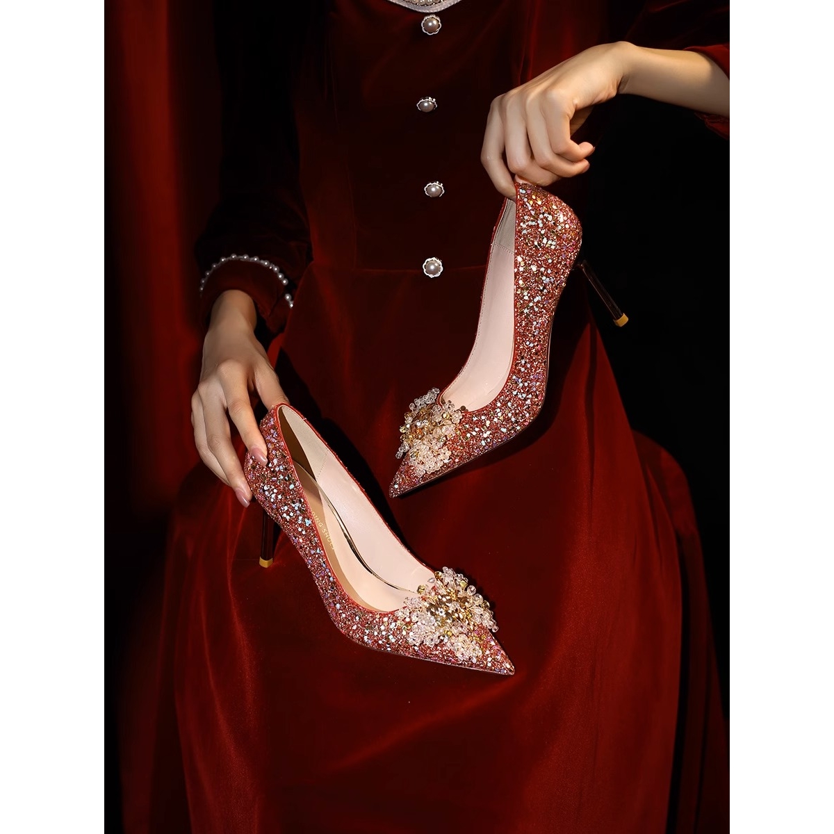 法式婚鞋女2023夏季新款红色新娘高跟鞋秀禾敬酒服出门水晶鞋