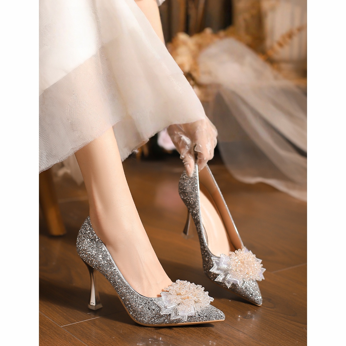 法式绝美高跟鞋女2025新款银色尖头水晶鞋新娘婚鞋主婚纱秀禾单鞋