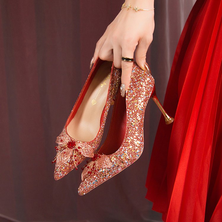 2022年秋冬新款法式红色婚鞋新娘鞋秀禾婚纱两穿3cm低跟高跟鞋女