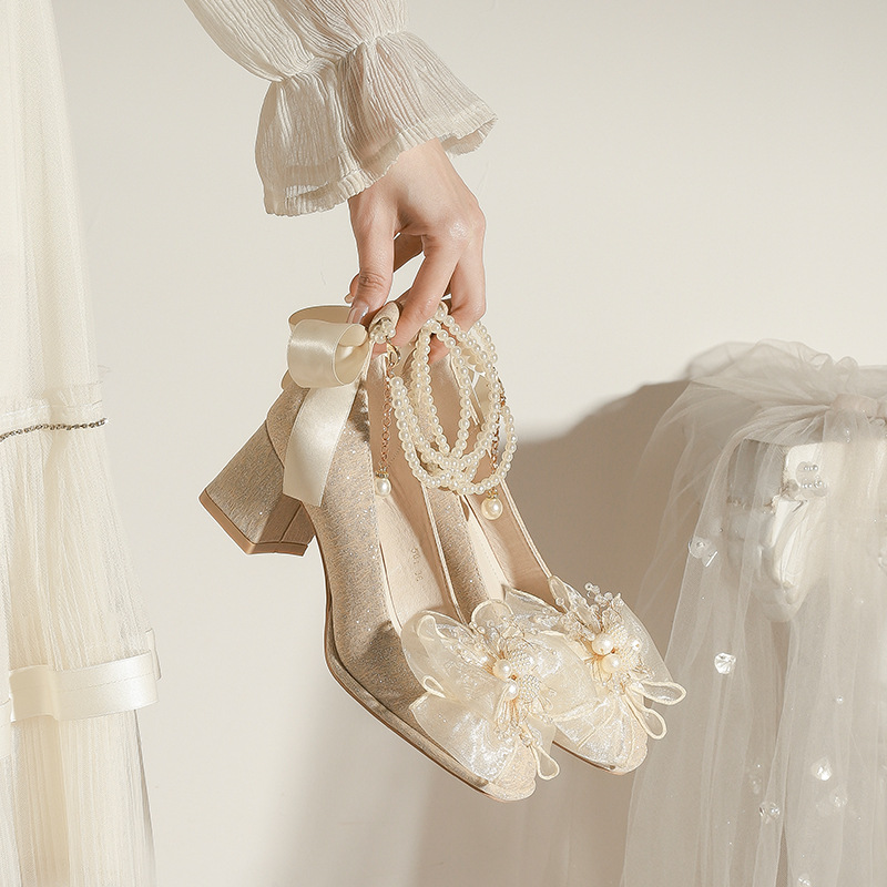 仙女风蝴蝶结串珠婚鞋珍珠一字带方头粗跟高跟鞋女2024新款订婚鞋