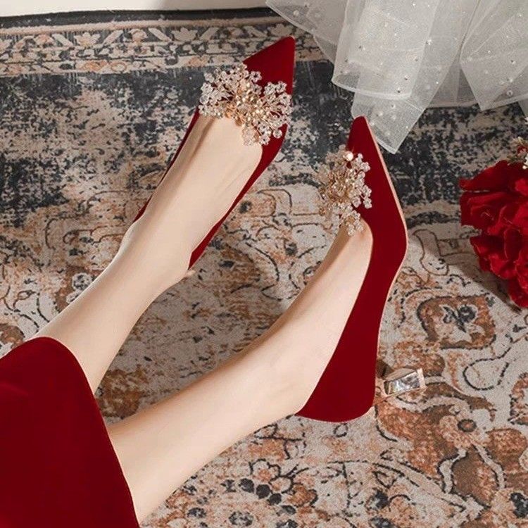 红色绸缎高跟鞋女粗跟不累脚中式秀禾鞋婚鞋新娘鞋孕妇高级感单鞋