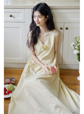 弥古黄色背心裙立体花朵v领连衣裙女2026春季新款海边度假沙滩裙