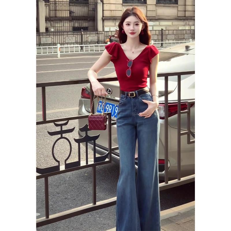 菲奥娜Fiona夏季港风穿搭红色V领短袖T恤搭气质微喇牛仔裤两件套