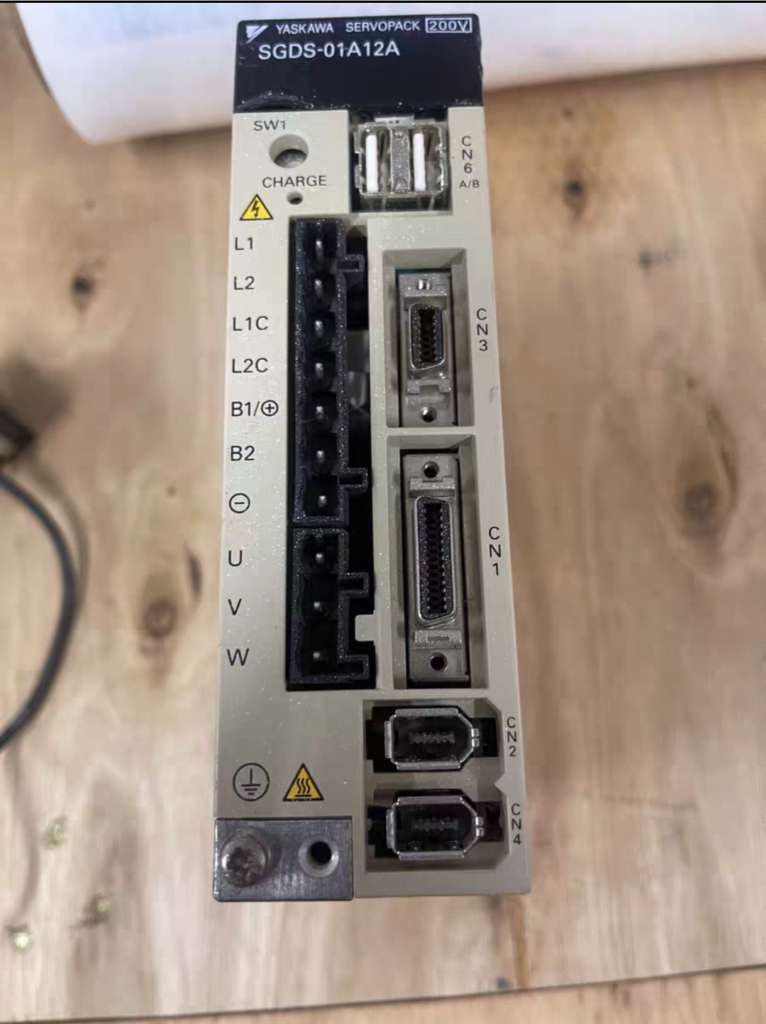 安川伺服器sgds-01a12a  实物拍摄议价