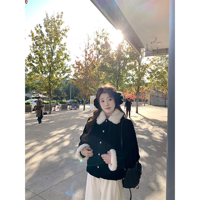 黑色丝绒撞色毛毛领羽绒服