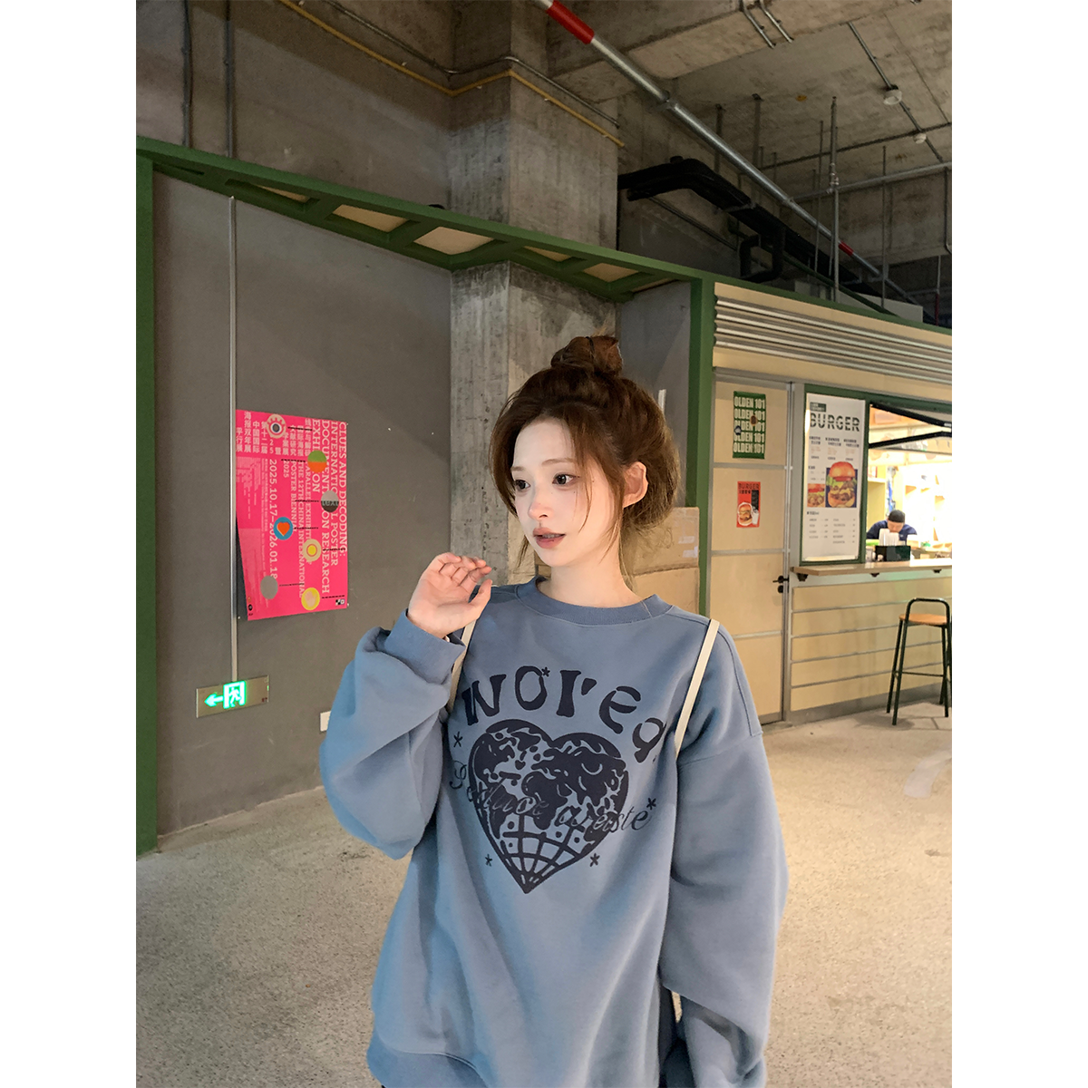 珍珍家漂浮宇宙高支棉软糯圆领显瘦印花加绒卫衣百搭慵懒冬季上衣