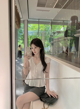 珍珍家有曲线松弛感蕾丝花边V领衬衫后背系带显瘦纯欲设计感上衣