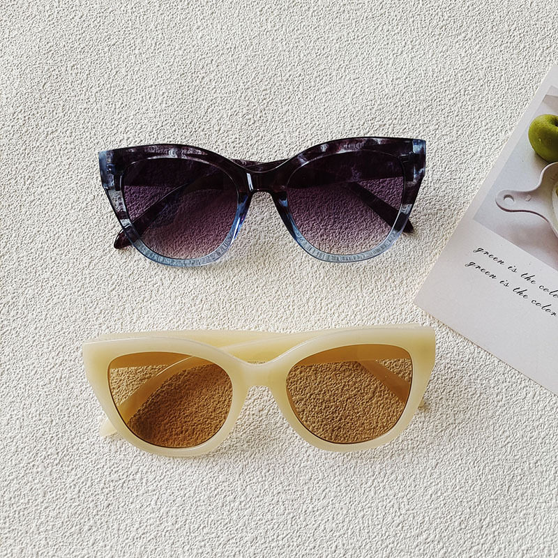 新款时尚小框太阳镜休闲潮流优雅墨镜女士韩版复古前卫太阳眼镜男