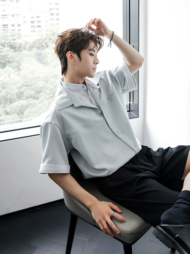 Чикерро Сицилия Мужская одежда 2025 Новая модная фальшивая двухсекционная рубашка мужской дизайн.