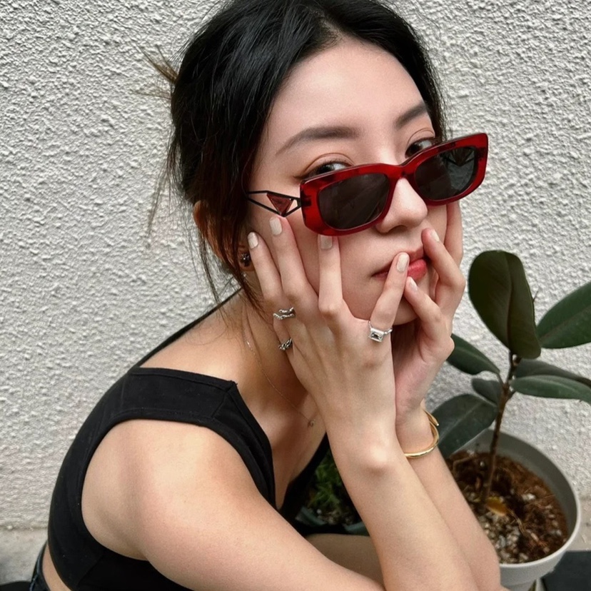 御姐范长方形金属缕空腿酒红墨镜P家小红书网红同款太阳眼镜街拍