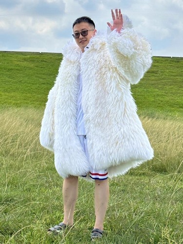 新疆阿勒泰羊皮大衣定制座山雕皮毛一体白色长毛大哥大嫂霸气