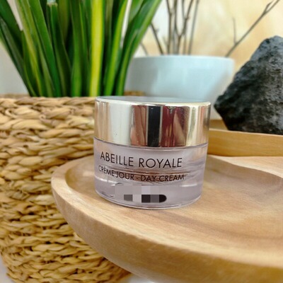 不多 只有十几个~JIAO家 蜂姿 赋妍紧致柔润日霜7ml  清新型 ~