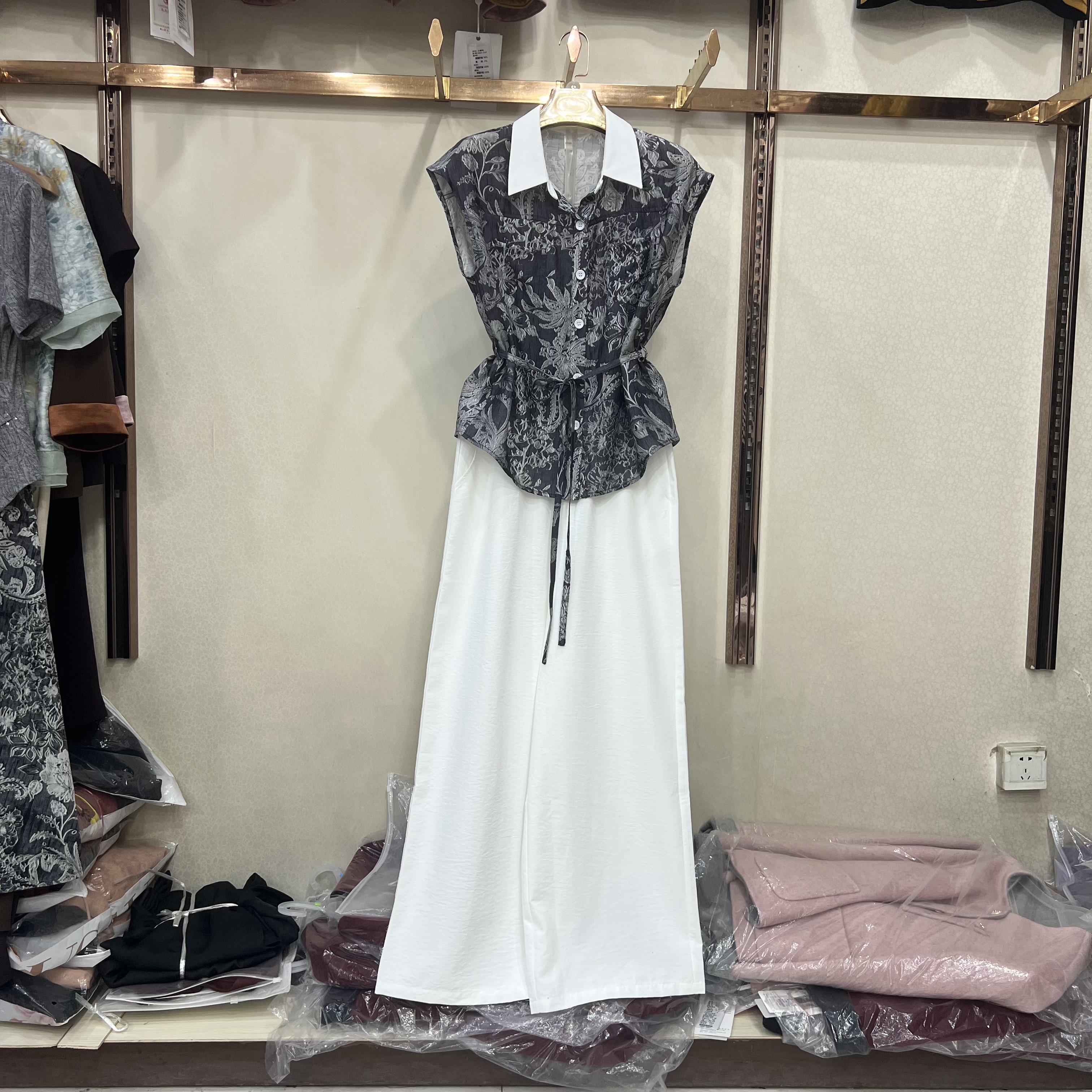 莎迪58939专柜正品夏装2026女时尚系带印花衬衫阔腿裤两件套套裤