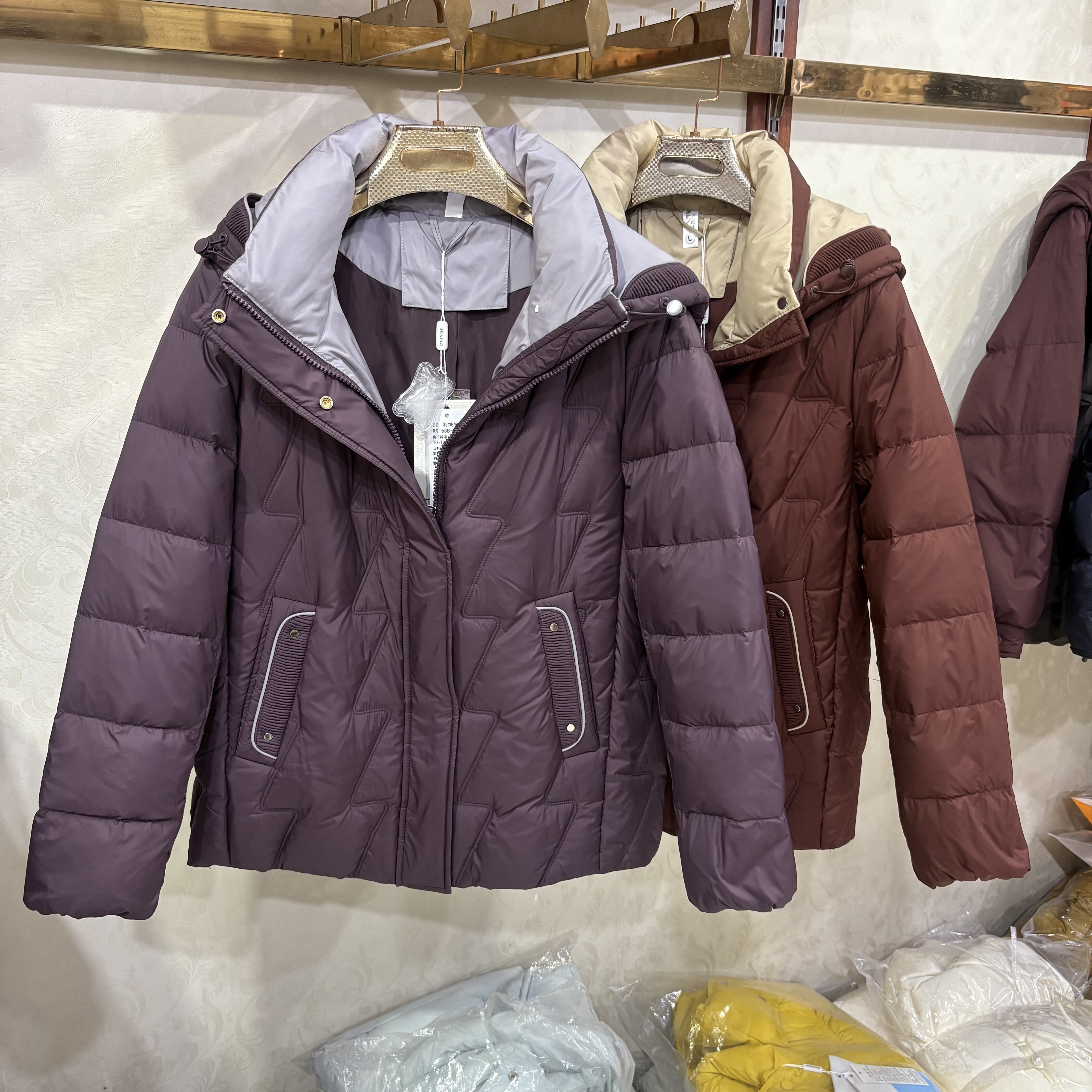 商场同款58B-116妈妈连帽羽绒服女新款中老年宽松显瘦冬季新外套