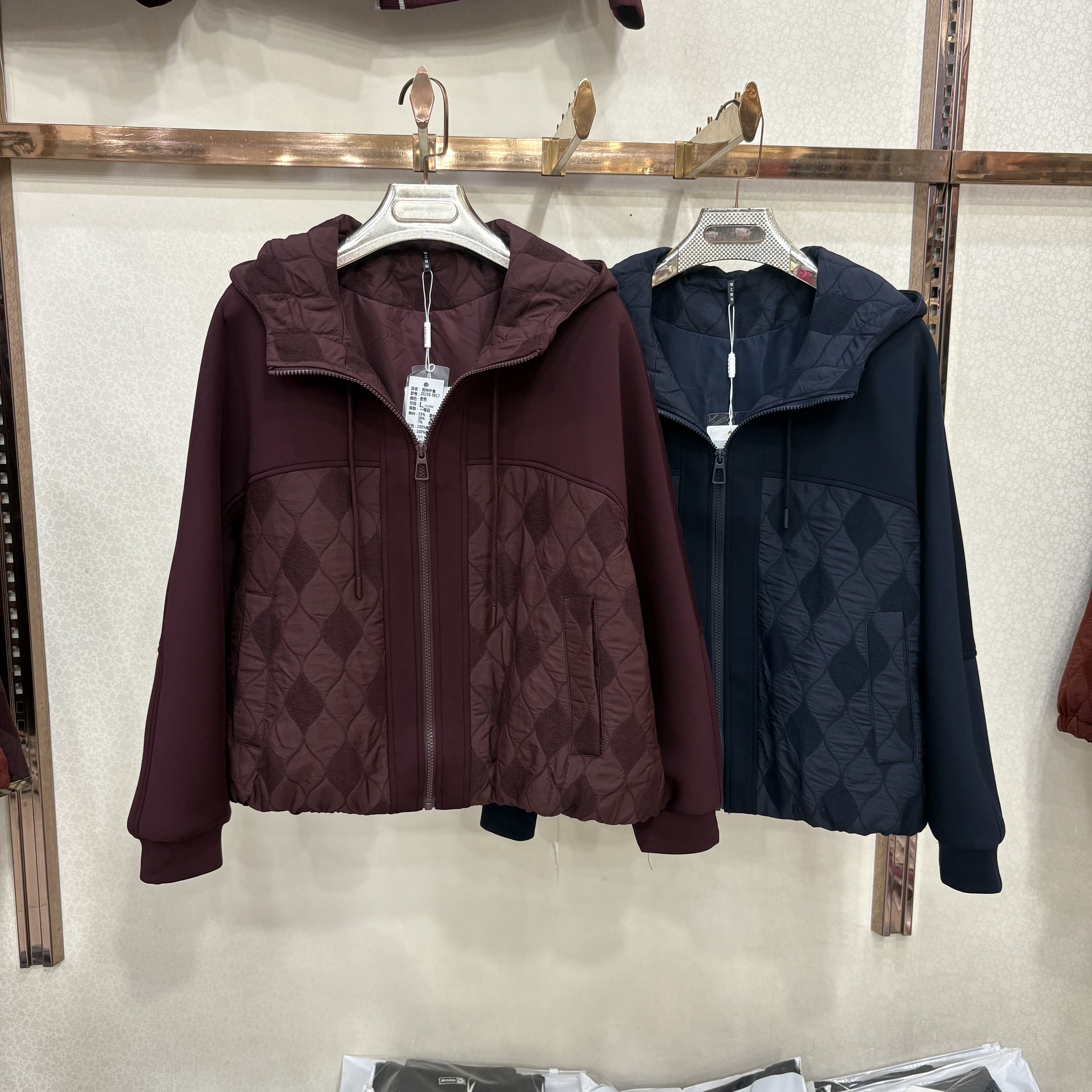 依菲2025B-9817专柜正品时尚连帽拼接菱格夹棉外套女休闲百搭夹克