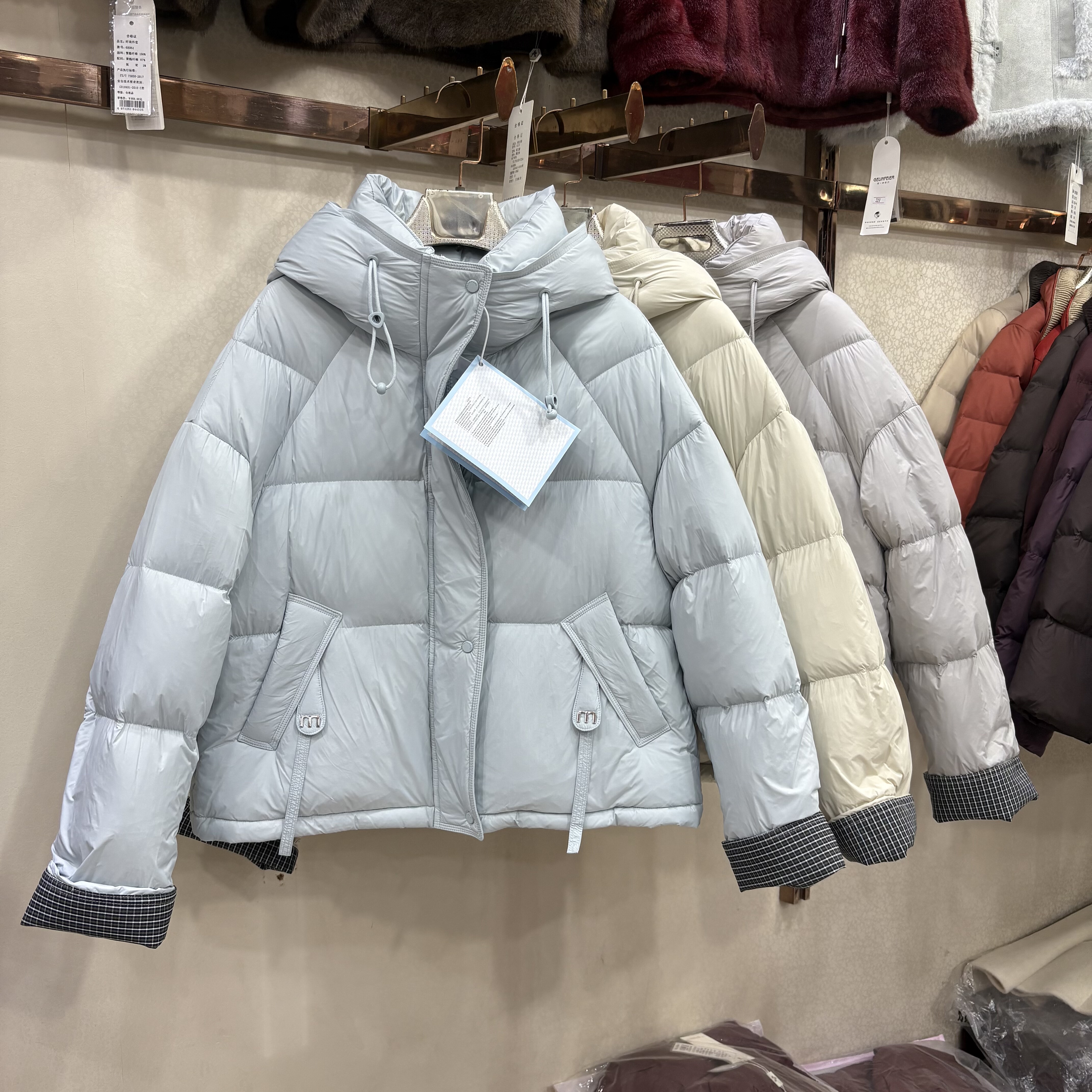 雨格A513专柜正品冬季新宽松连帽羽绒服女短款加厚保暖白鸭绒外套