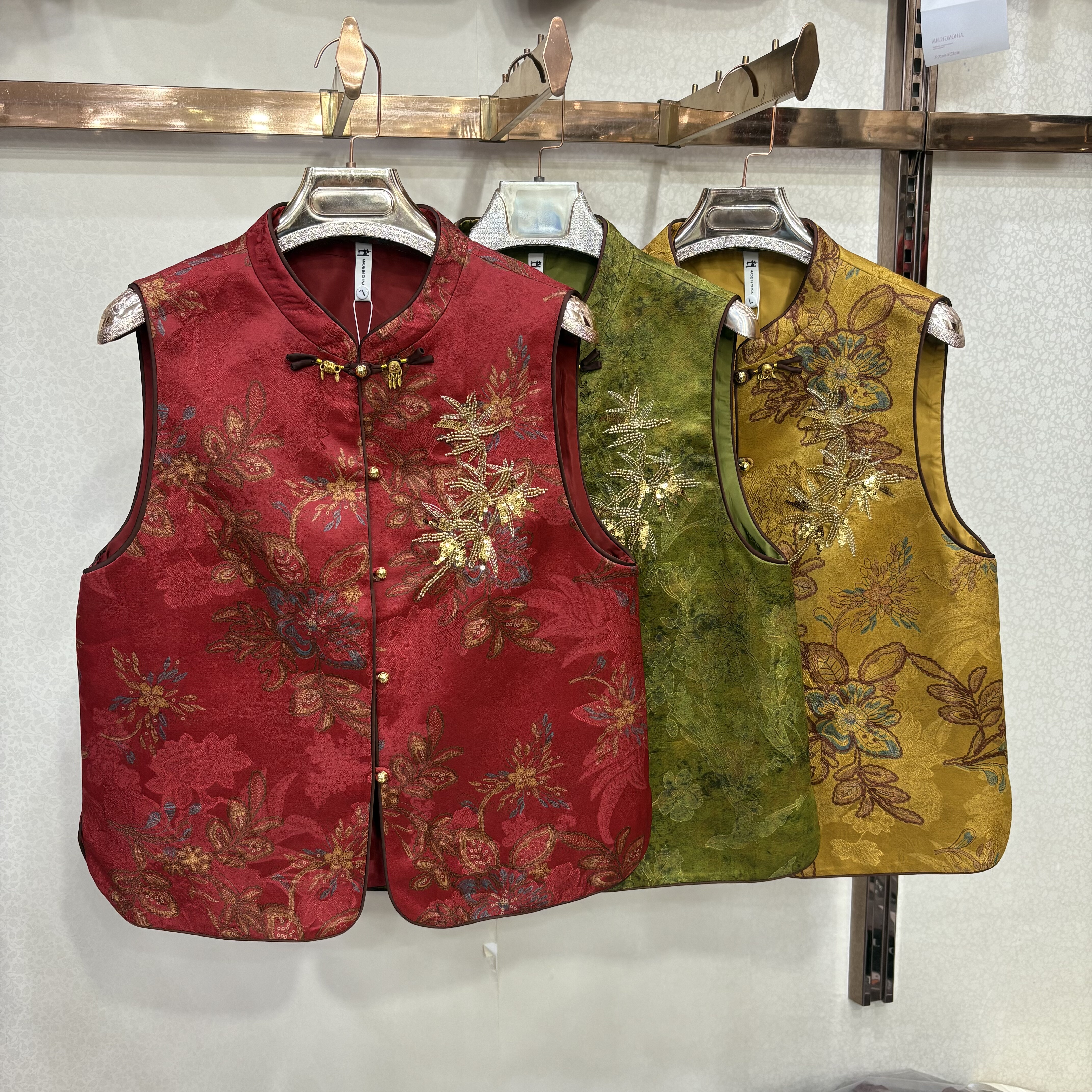 鑫杰迪尔2602专柜正品时尚新中式盘扣花色百搭国风马甲2026春季女