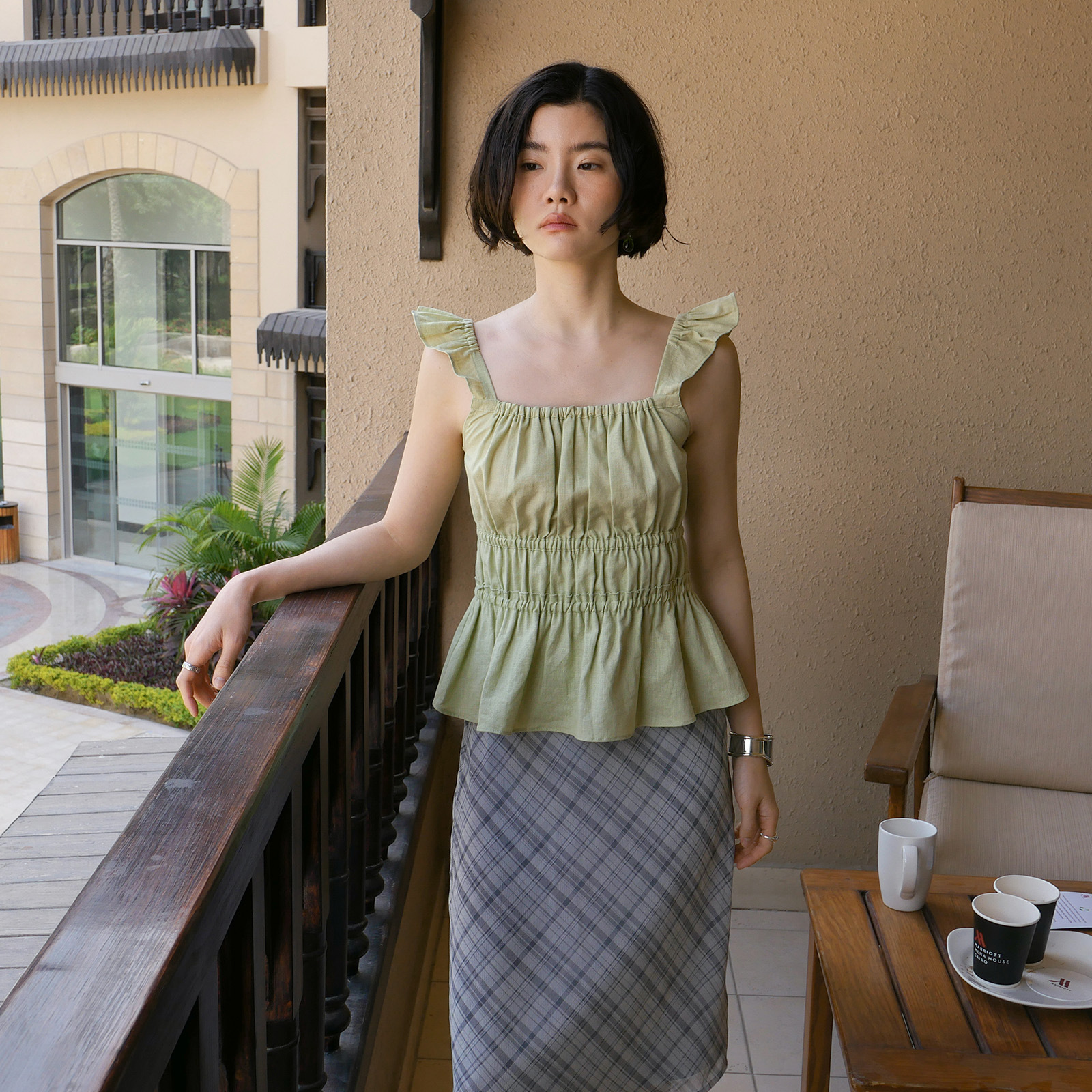 妮式穿搭 荷叶边飞飞袖修身小衫女夏季新款宽肩带遮肉套头衬衫潮